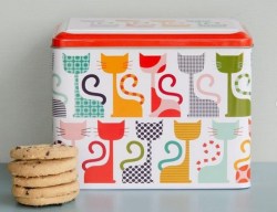 KR3107 Cat tin by Kate Rhees